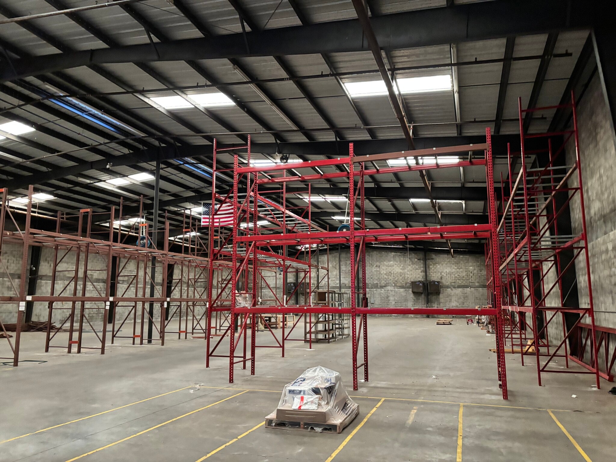 2033 Sunnydale Blvd W, Clearwater, FL for lease Interior Photo- Image 1 of 4