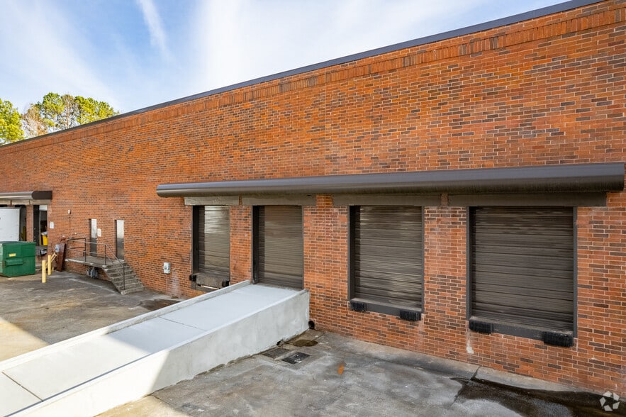 5425 Peachtree Industrial Blvd, Peachtree Corners, GA for lease - Building Photo - Image 3 of 4