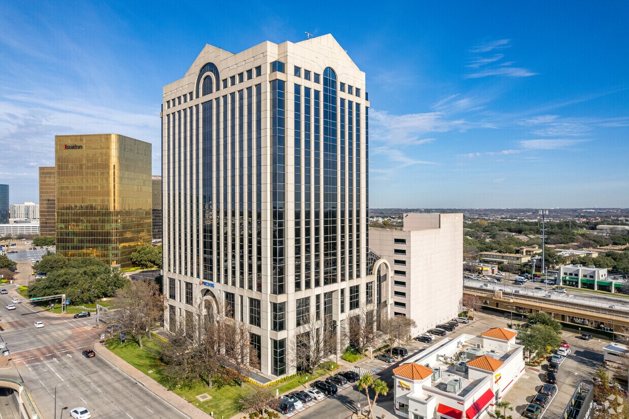 8080 N Central Expy, Dallas, TX à louer Photo du bâtiment- Image 1 de 2