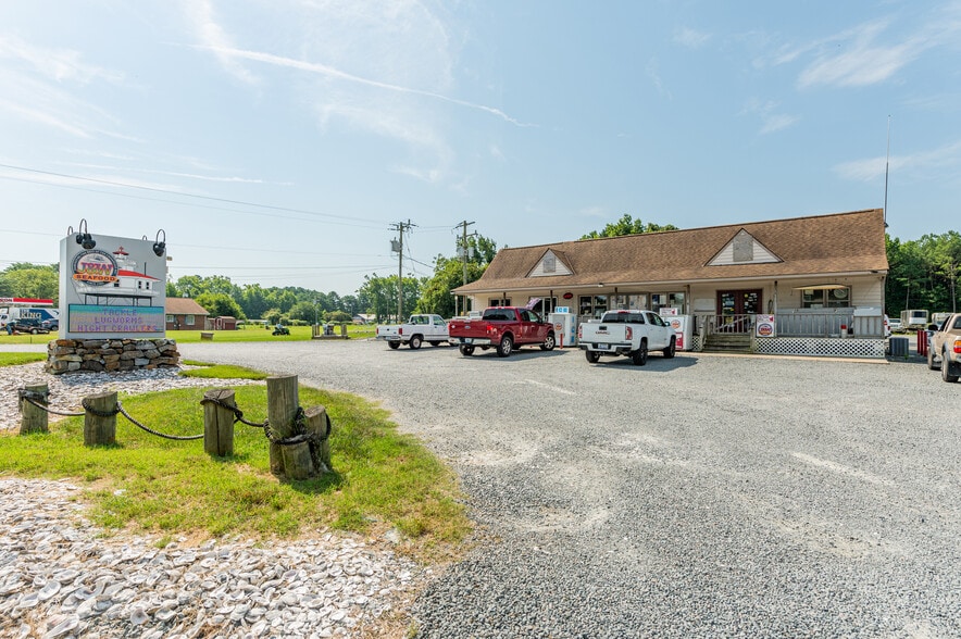 16552 General Puller Hwy, Deltaville, VA à vendre - Photo du bâtiment - Image 3 de 64