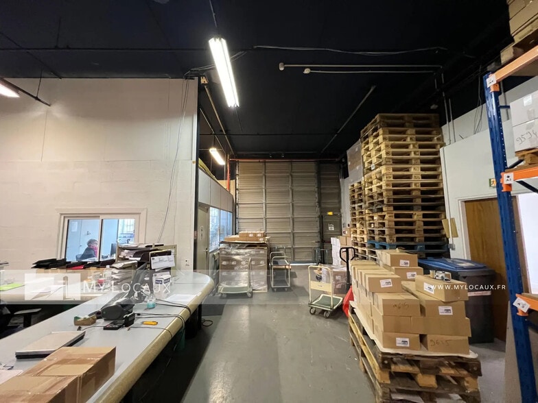 Flex in Nanterre for lease - Interior Photo - Image 2 of 6