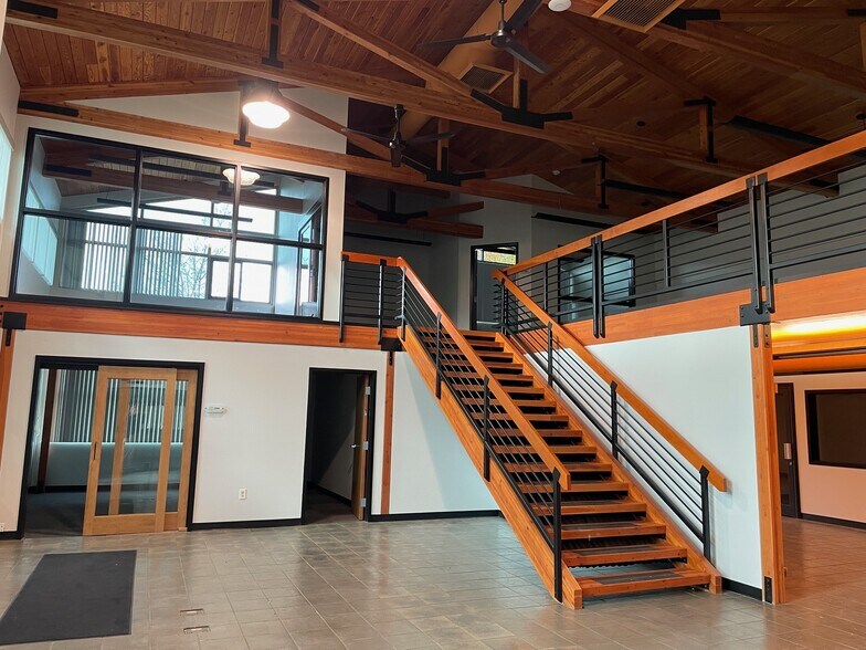 23221 E Knox Ave, Liberty Lake, WA à vendre - Photo du bâtiment - Image 2 de 13