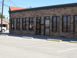 Plus de détails pour 614-626 N Britain Rd, Irving, TX - Bureau/Commerce de détail à louer