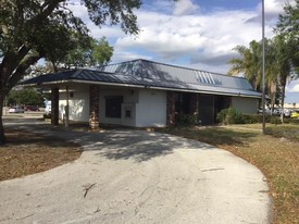 1409 E Oak St, Arcadia FL - Restaurant avec service au volant