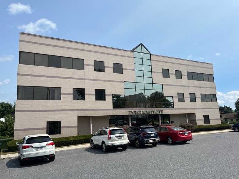 395 St. Johns Church Rd, Camp Hill, PA for lease - Building Photo - Image 1 of 1