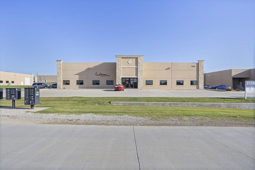 1305 Ranchers Legacy Trl, Fort Worth, TX for lease - Building Photo - Image 2 of 7