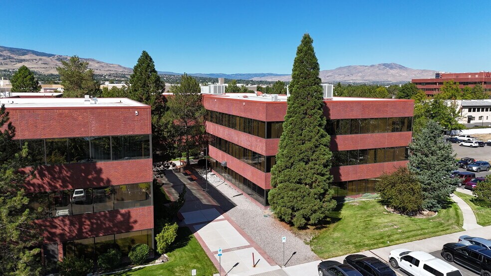 5250 Neil Rd, Reno, NV à louer - Photo du bâtiment - Image 3 de 3
