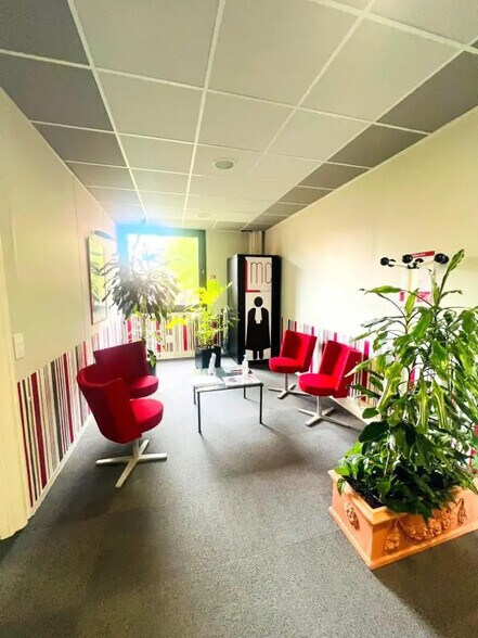 Office in Montigny-le-Bretonneux for sale - Interior Photo - Image 2 of 7