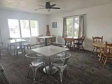 2212 Okoboji Ave, Milford, IA à vendre - Photo intérieure - Image 3 de 7