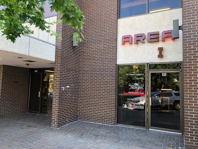 930-932 Massachusetts St, Lawrence, KS à louer - Photo du bâtiment - Image 2 de 2