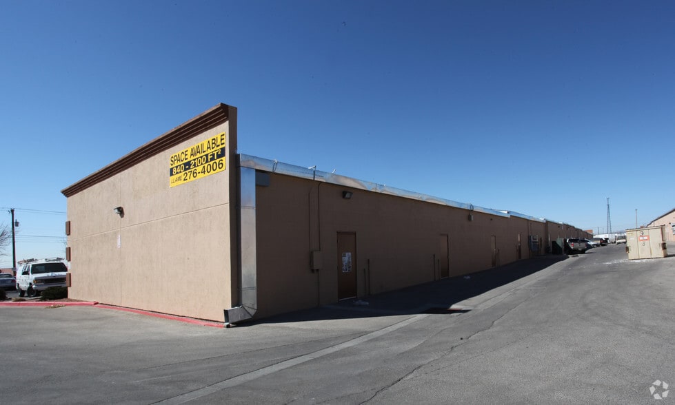 11601 Pellicano Dr, El Paso, TX à vendre - Photo du bâtiment - Image 2 de 59