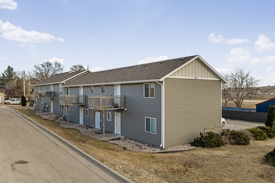 626 N 1st St, Rapid City, SD à vendre - Photo du bâtiment - Image 3 de 18