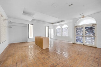 727 Collins Ave, Miami Beach, FL for lease Building Photo- Image 2 of 14
