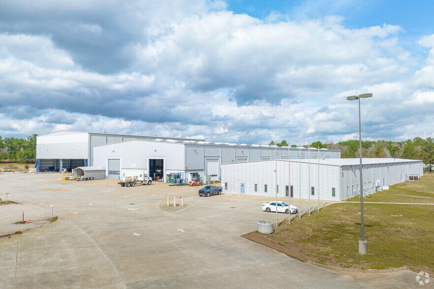 100 N FM 3083 Rd E, Conroe, TX à louer - Photo du bâtiment - Image 2 de 21