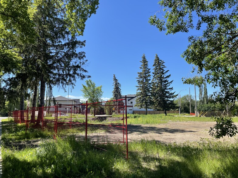 10504 128 St NW, Edmonton, AB for sale - Building Photo - Image 2 of 5