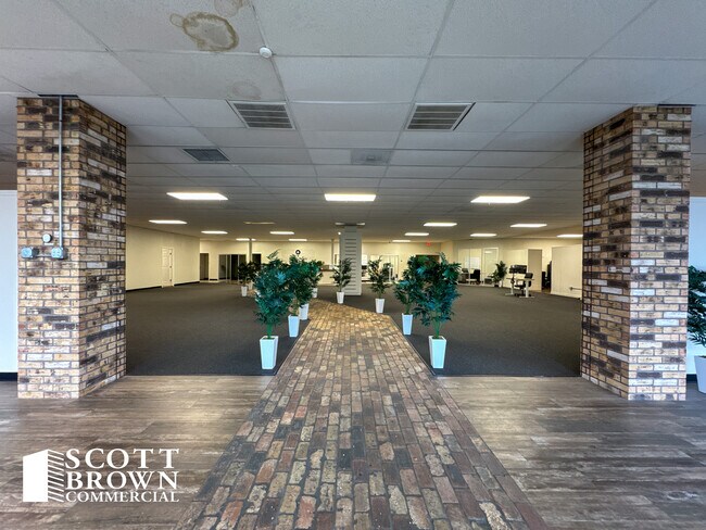 Plus de détails pour 520 N Loop 288, Denton, TX - Local d'activités à louer