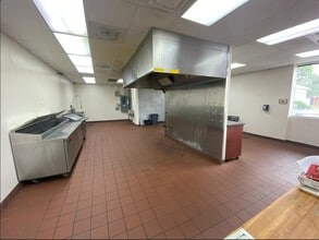 1303 16th St, Bedford, IN à louer Photo intérieure- Image 2 de 2