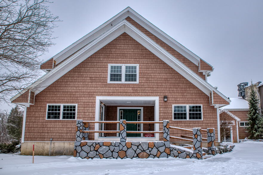 100 Autumn Dr, Tilton, NH à vendre - Photo du bâtiment - Image 1 de 1