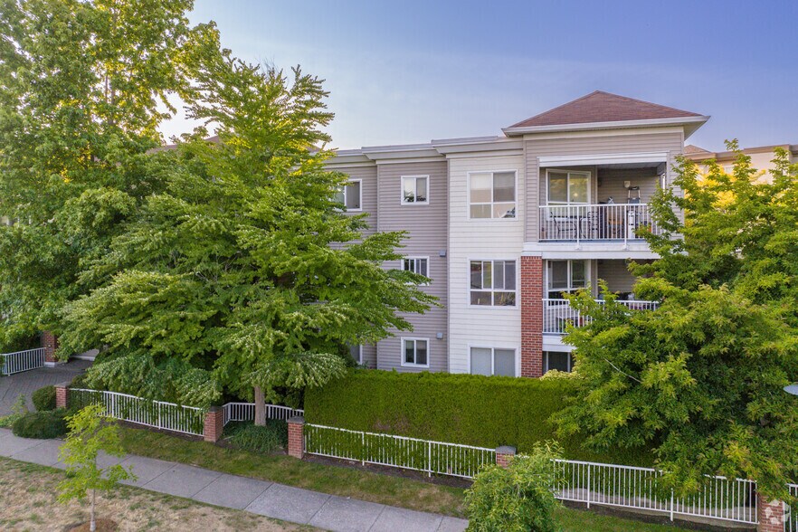 15915 84 Av, Surrey, BC à vendre - Photo du bâtiment - Image 3 de 6