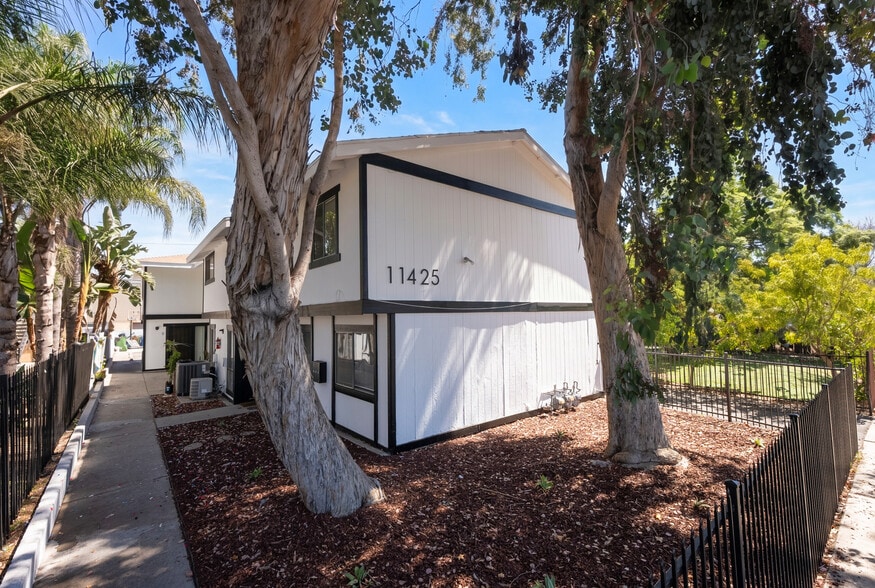 11425 Tiara St, North Hollywood, CA for sale - Building Photo - Image 2 of 13