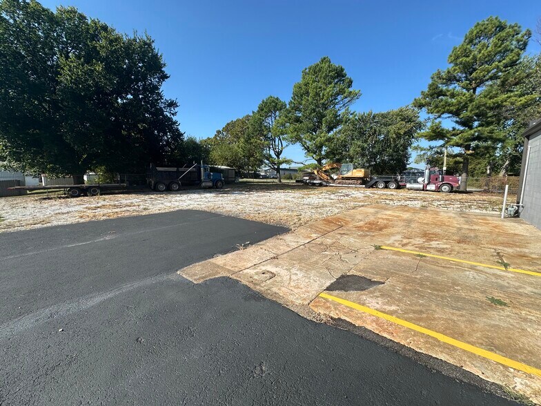 4651 N 20th St, Ozark, MO à louer - Photo du bâtiment - Image 3 de 10