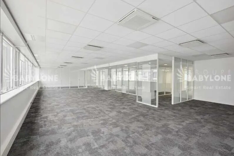 Office in Issy-les-Moulineaux for lease Interior Photo- Image 1 of 4