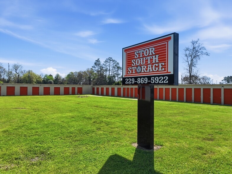 Stor South portfolio of 2 properties for sale on LoopNet.ca - Building Photo - Image 1 of 3