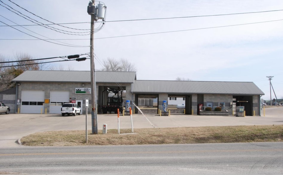 412 S Main St, Pleasant Hope, MO for sale - Primary Photo - Image 1 of 1