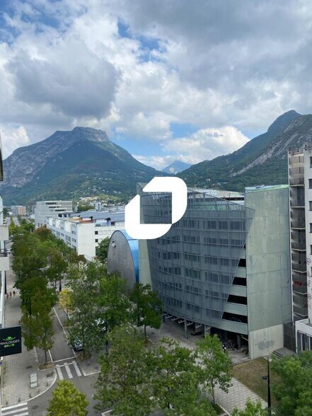 Office in Grenoble for sale - Building Photo - Image 1 of 7