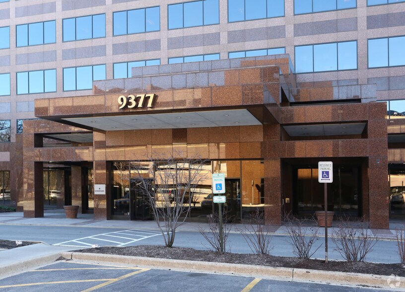 9377 W Higgins Rd, Rosemont, IL à louer - Photo du bâtiment - Image 2 de 3