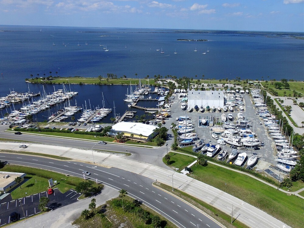 419 N Washington Ave, Titusville, FL à vendre Photo du bâtiment- Image 1 de 15