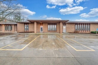 5461 Fallowater Ln, Roanoke, VA à louer Photo du bâtiment- Image 2 de 43