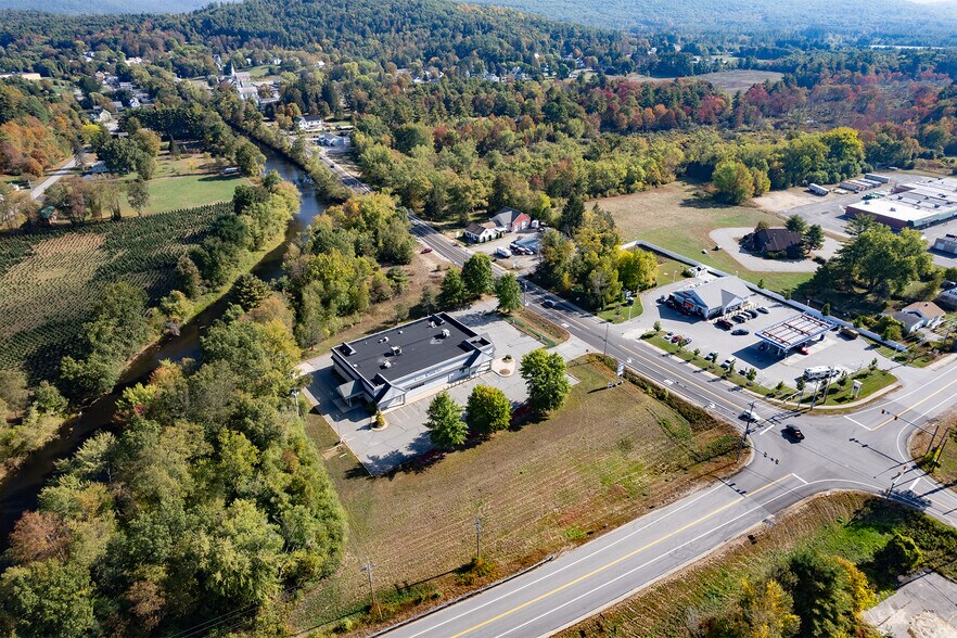 10 Main St, Winchester, NH à louer - Photo du bâtiment - Image 3 de 15