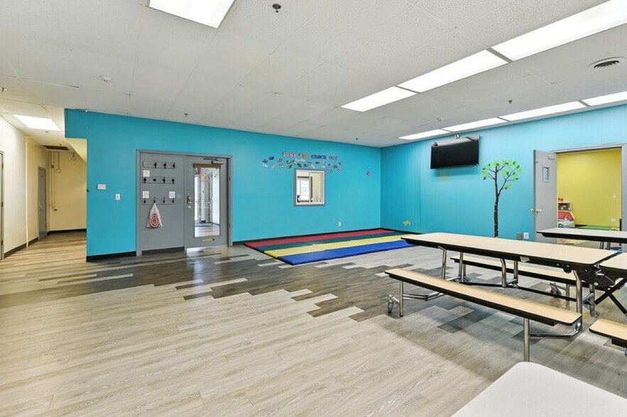 2506-2510 N 72nd St, Omaha, NE for lease - Interior Photo - Image 3 of 10