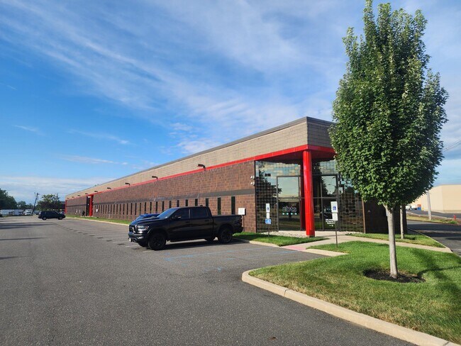 Plus de détails pour 375 Raritan Center Pky, Edison, NJ - Bureau à louer
