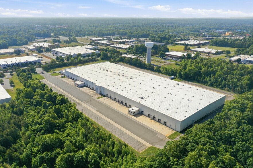 1017 Corporate Park Dr, Mebane, NC for lease - Primary Photo - Image 1 of 21