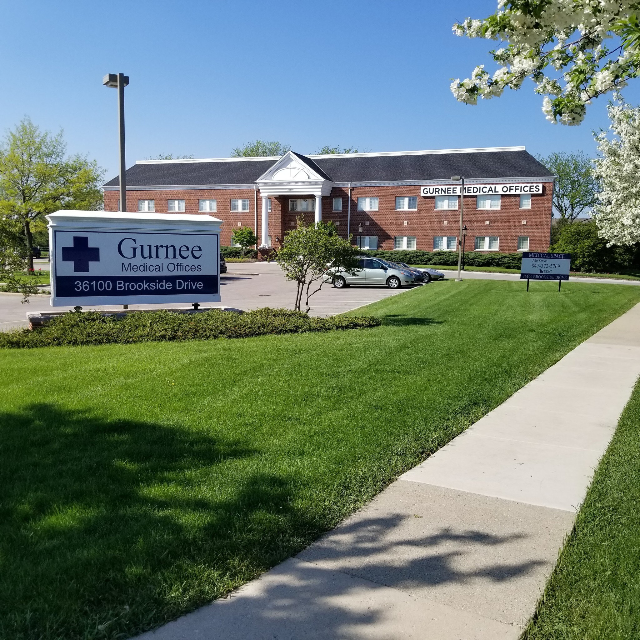 36100 N Brookside Dr, Gurnee, IL à louer Photo du bâtiment- Image 1 de 3