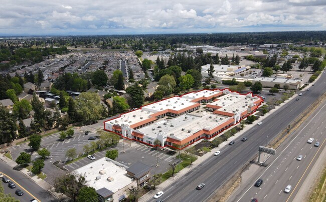 Plus de détails pour 3600 Sisk Rd, Modesto, CA - Plusieurs types d'espaces à louer