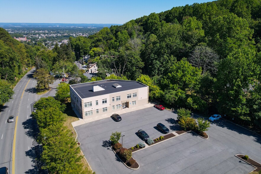 1425 Mountain Dr N, Bethlehem, PA for lease - Building Photo - Image 1 of 11