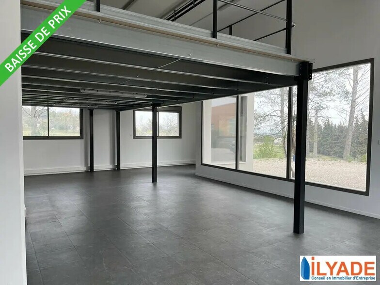Office in Gardanne for lease - Interior Photo - Image 1 of 6