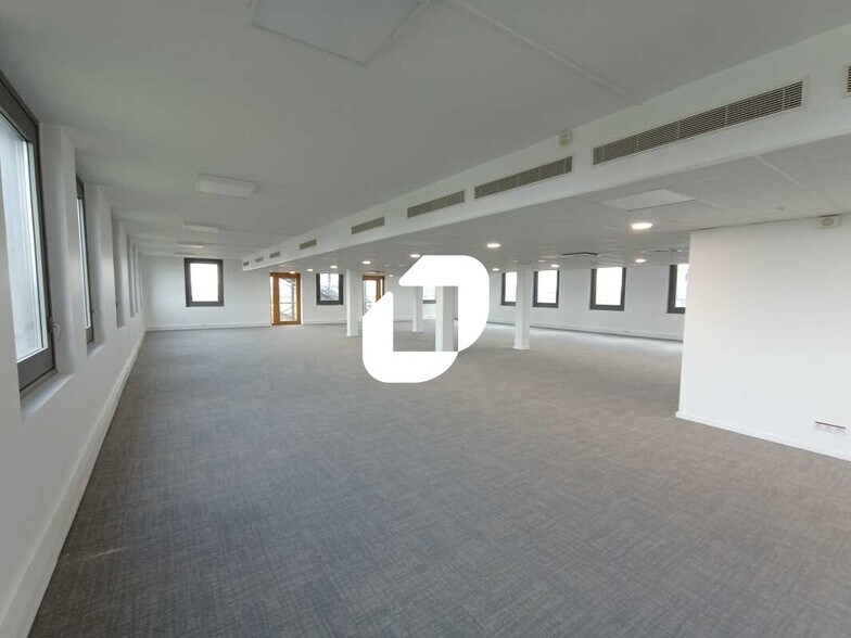 Office in Colombier-Saugnieu for lease - Interior Photo - Image 2 of 7