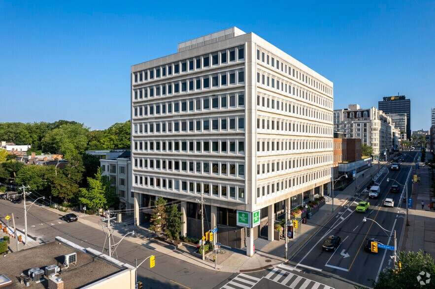 1300 Yonge St, Toronto, ON à louer - Photo du bâtiment - Image 1 de 6