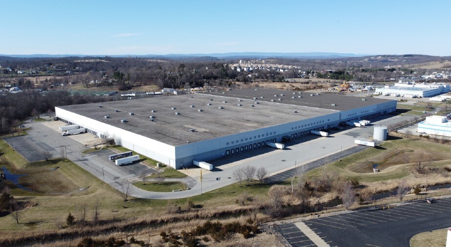 47 Elizabeth Dr, Chester, NY à louer - Photo du bâtiment - Image 2 de 3