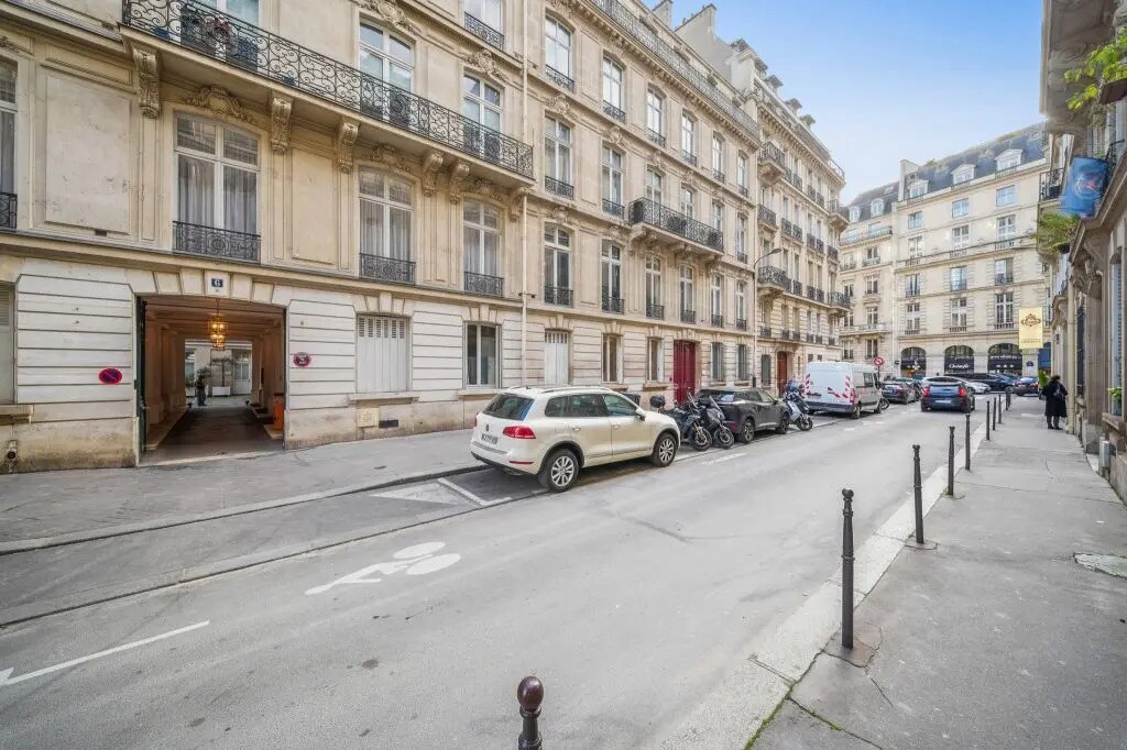 6 Rue Lincoln, Paris à louer Photo du bâtiment- Image 1 de 10