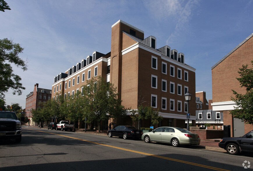 123 N Pitt St, Alexandria, VA à louer - Photo du bâtiment - Image 2 de 9