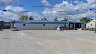 PRICE REDUCTION! Warehouse w/Office - Entrepôt