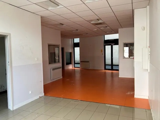 Retail in Lyon for lease - Building Photo - Image 2 of 30