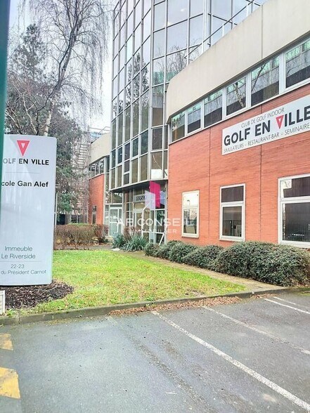 Bureau dans Saint-Cloud à vendre - Photo du bâtiment - Image 2 de 8