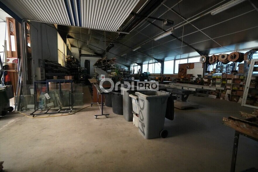 Retail in Dole for lease - Building Photo - Image 3 of 6