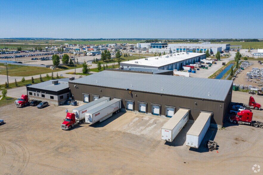 240036 Frontier Pl SE, Rocky View No 44, AB à vendre - Photo du bâtiment - Image 3 de 5